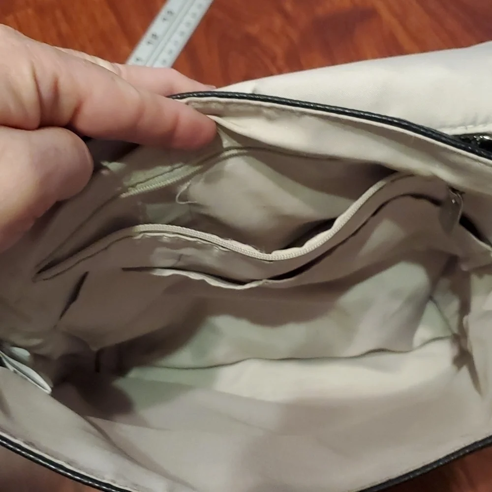 Thirty-one cross body purse bag -flaws Black Maroon